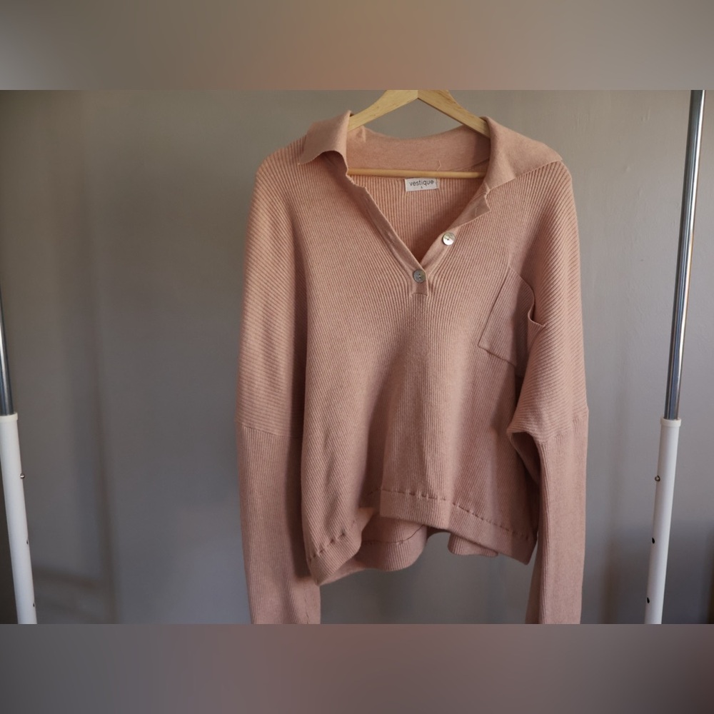 Vestique Women’s Lightweight Pink Ribbed Collared Sweater